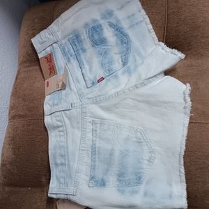 NWT Levi's jean shorts